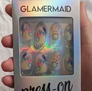 Glamermaid medium length round oval press on nails drawings